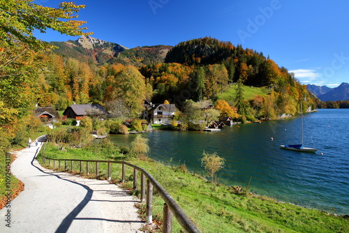Obraz na płótnie Colorful Autumn scenery with the hamlet Brunnwinkl in Saint Gilgen on the lake side Wolfgangsee, Salzkammergut, Styria, Austria, Europe w salonie