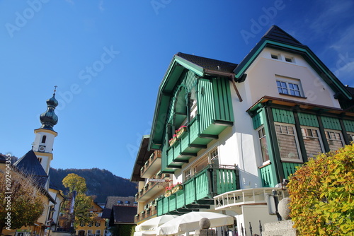 Obraz na płótnie The church of Saint Egidius and colorful traditional wooden houses in Saint Gilgen, Wolfgangsee, Salzkammergut, Styria, Austria, Europe w salonie