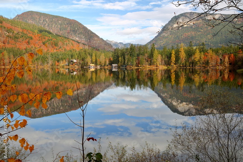 Obraz na płótnie Colorful Autumn scenery and reflections on lake Odensee in Pichl Kainisch, Bad Aussee, Salzkammergut, Styria, Austria, Europe. The Odensee is a natural lake surrounded by a nature reserve w salonie