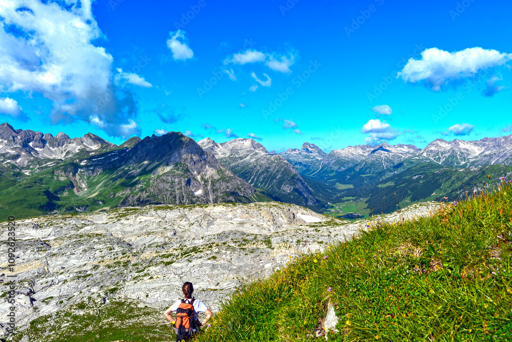 Fototapeta premium Der Geoweg am Rüfikopf in den Lechtaler Alpen, Österreich 