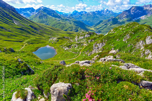 Tableau sur toile Der Monzabonsee im Lechquellengebirge in Vorarlberg, Österreich