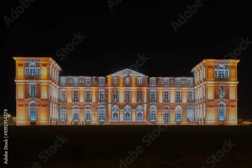 Palais du pharo illuminé de nuit