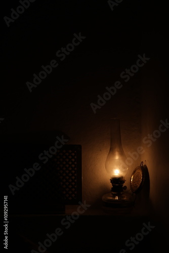 Quadro su tela vintage gas lamp in the room