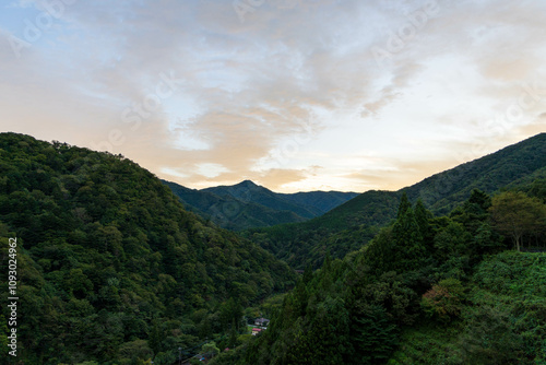 山の夕暮れ