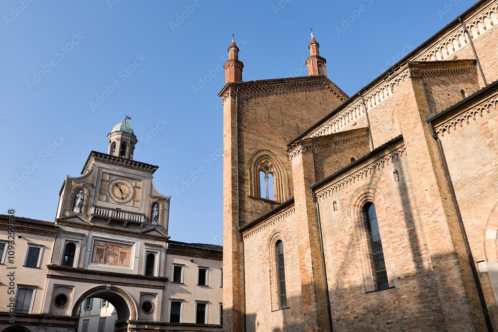 Φωτογραφία Crema, Lombardy, Italy - Views of the historic city center