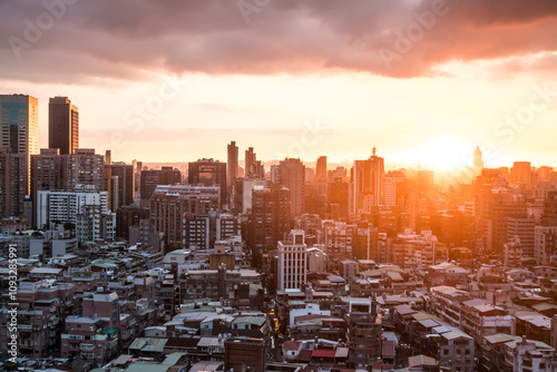 Fototapeta Naklejka Na Ścianę i Meble -  Sun and a heat wave in the city Taipei, Taiwan