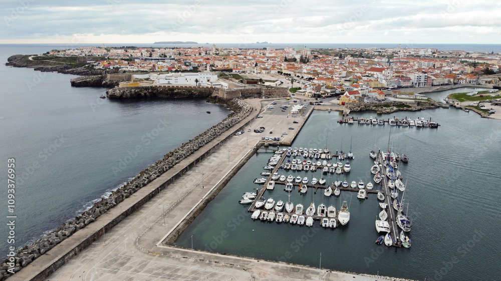 Obraz premium view of Peniche harbour and harbour front