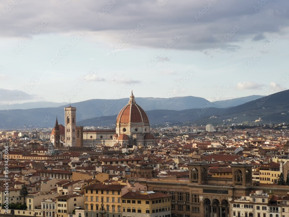 Fototapeta premium Catedral de Santa Maria del Fiore, Florencia Italia Foto tomada desde el mirador de Piaale Michhelangelo 