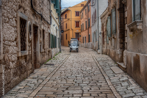 Fototapeta Naklejka Na Ścianę i Meble -  Beautifully landscaped streets and small squares in Rovinj, Istria, Croatia