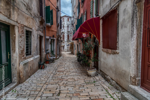 Fototapeta Naklejka Na Ścianę i Meble -  Beautifully landscaped streets and small squares in Rovinj, Istria, Croatia