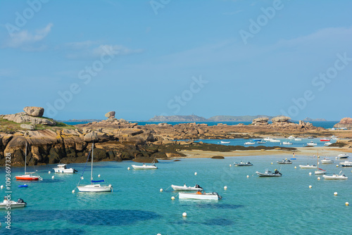 Magnifique paysage de la côte de granit rose à Trégastel en Bretagne-France  photo