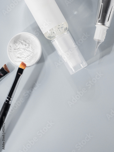 Obraz na płótnie Fabulous Cosmetic Products on a Grey Background for Beauty Enthusiasts valuing aesthetics w salonie