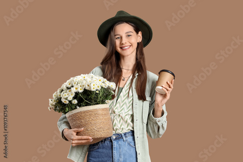 Stylish young woman with co...