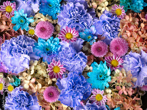 カラフルなフローティングフラワー