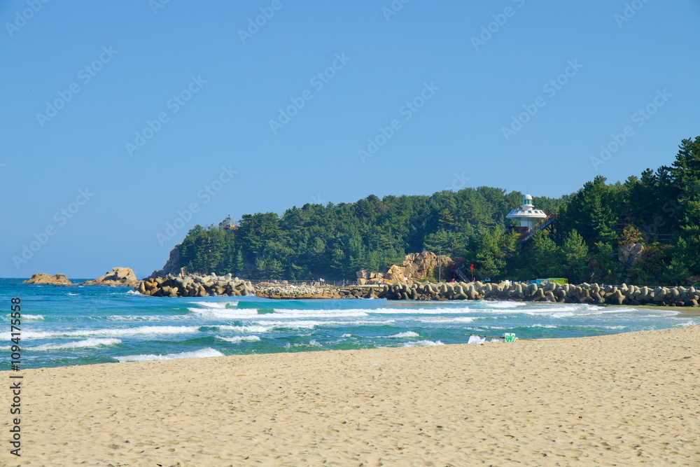 Fototapeta premium Hajodae Beach with Coastal View