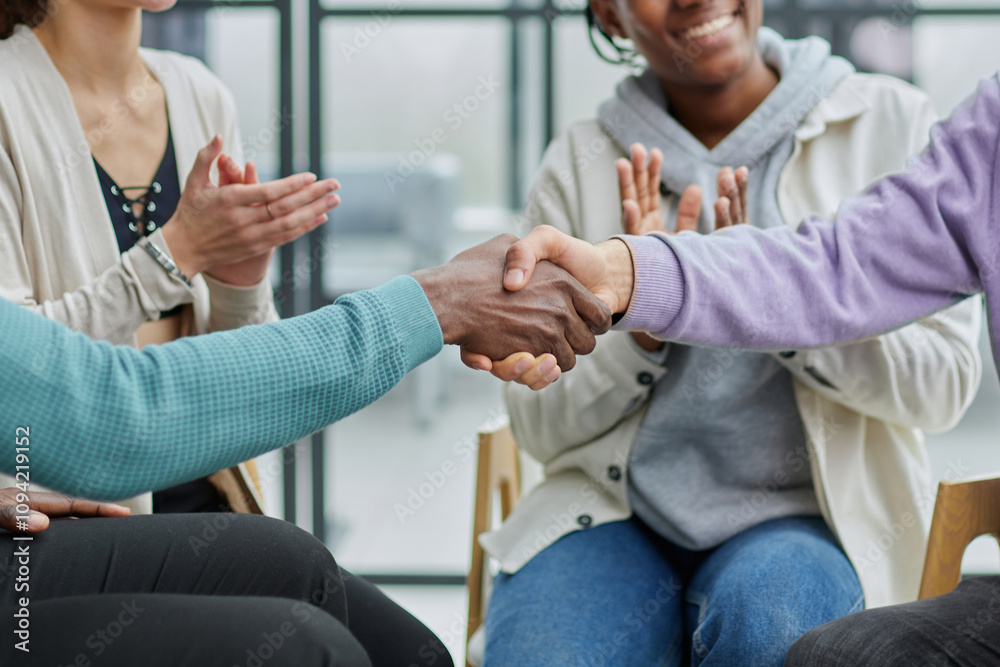 Obraz premium young people shaking hands in a circle of like-minded people