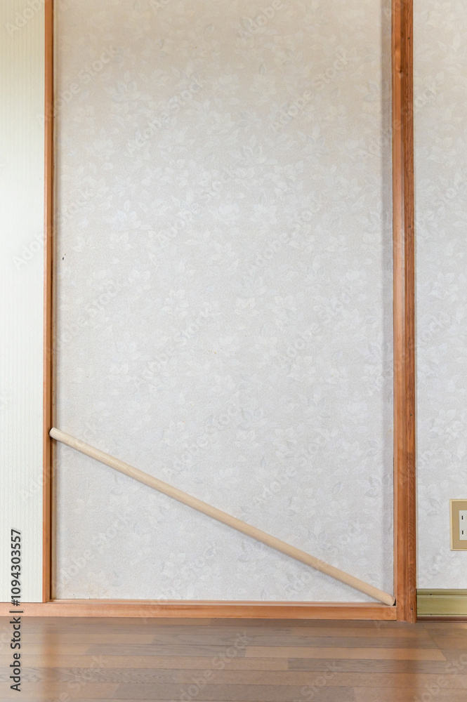 Fototapeta premium 簡易防犯のつっかえ棒