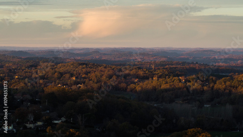 Coucher de soleil sur les paysages du Lot, observés depuis la ville de Gourdon photo