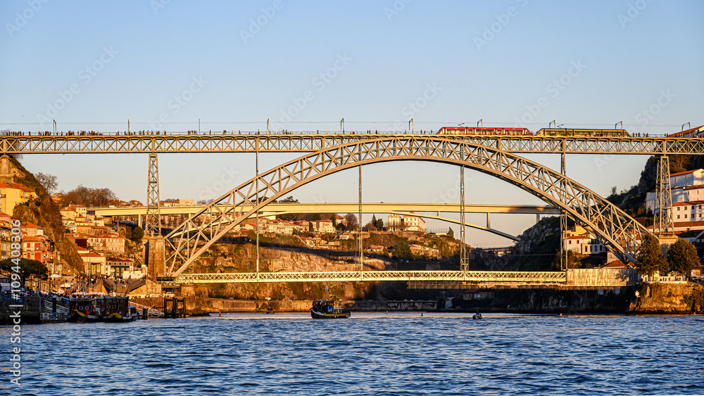 Fototapeta premium Dom Luis I Bridge, Porto, Portugal