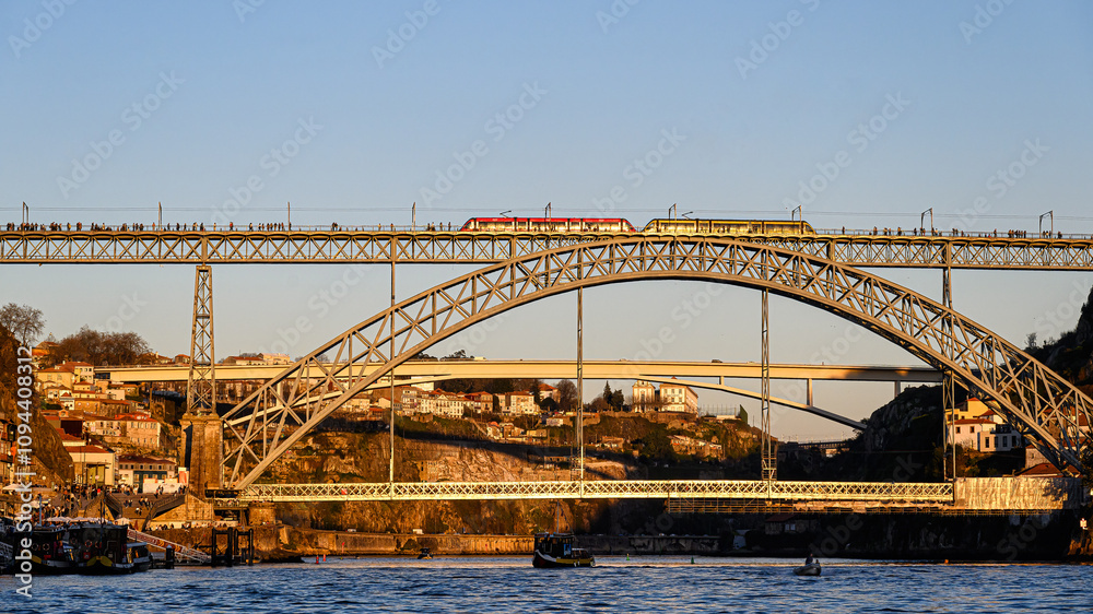Naklejka premium Dom Luis I Bridge, Porto, Portugal