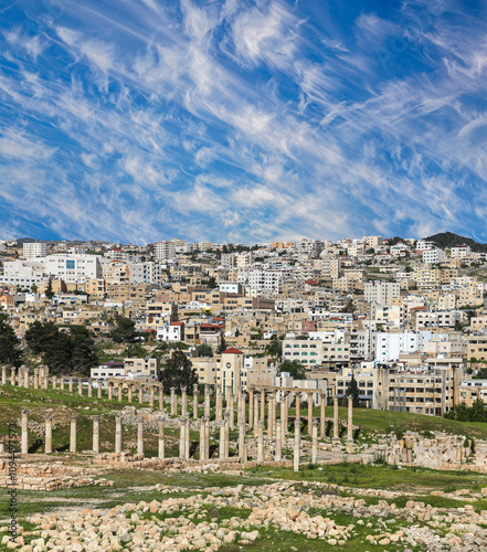 Roman ruins (against the background of a beautiful sky with clouds) in the Jordanian city of Jerash (Gerasa of Antiquity), capital and largest city of Jerash Governorate, Jordan #1094497573