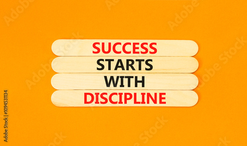 Fotografía Success starts with discipline symbol