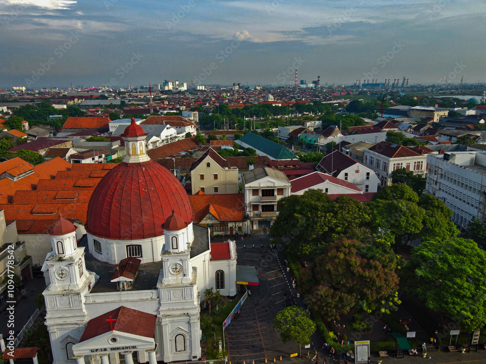 Fototapeta premium AERIAL VIEW OF SEMARANG CITY CENTER IN THE OLD TOWN TOURIST AREA WITH EUROPEAN STYLE ARCHITECTURE BUILT DURING THE DUTCH COLONIAL ERA