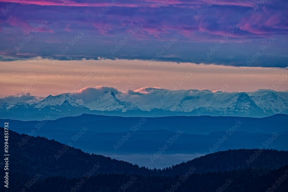 Fototapeta premium lever de soleil sur les alpes Suisses