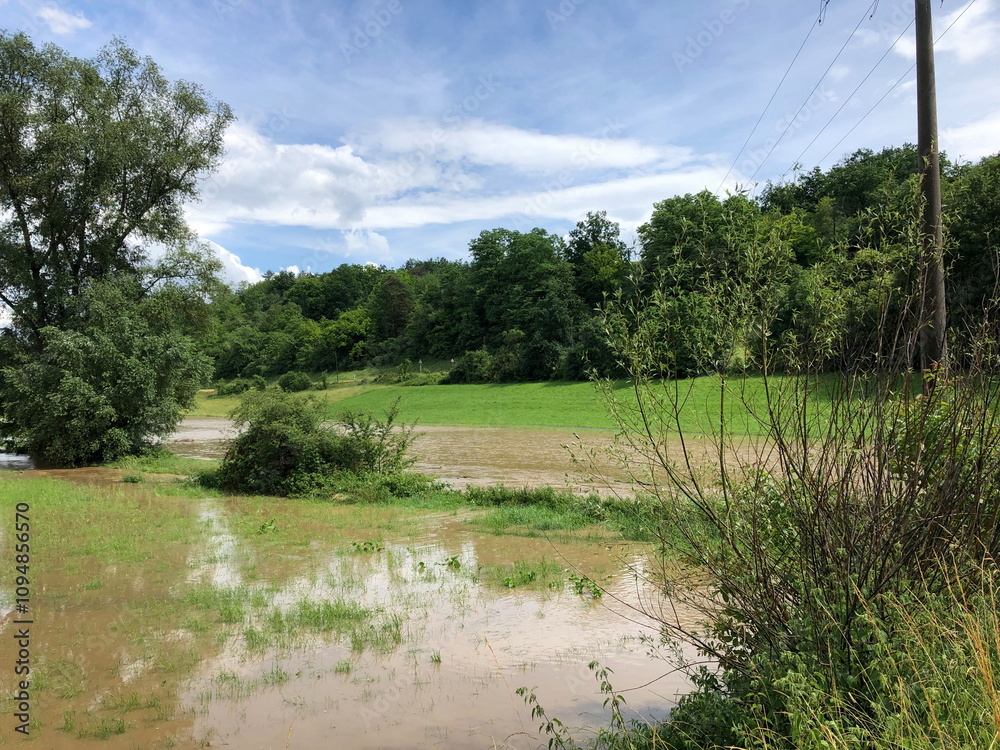 Hochwasser nach Starkregen im Heckengäu bei Weissach Hochwasser nach Starkregen im Heckengäu bei Weissach