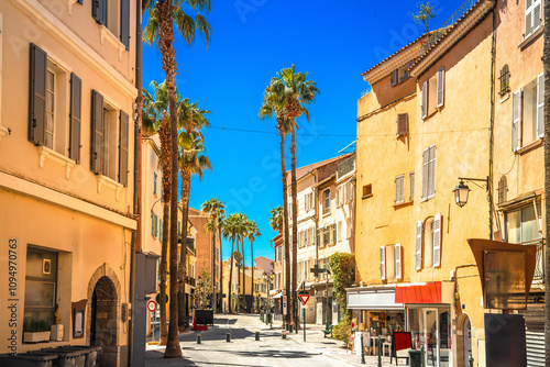 Fototapeta Naklejka Na Ścianę i Meble -  Town of Sanary sur Mer colorful street view