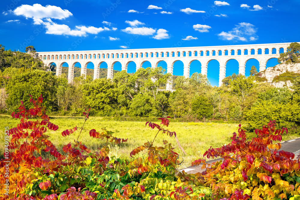 Obraz premium Roquefavour stone Aqueduct in green landscape scenic view
