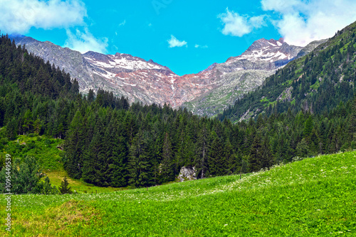 Blick vom Pflerschtal in die Stubaier Alpen photo