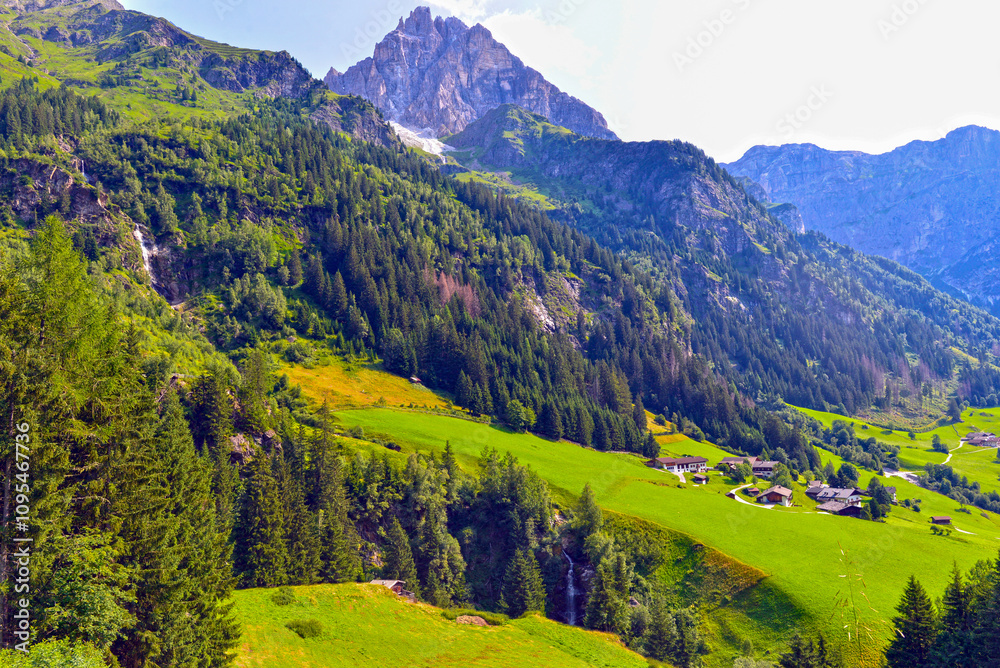 Naklejka premium Blick vom Pflerschtal in die Stubaier Alpen
