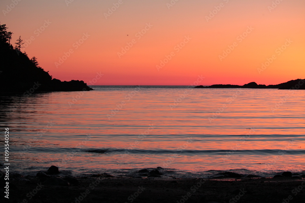 Fototapeta premium sunset in bc ucleuelt and tofino canada