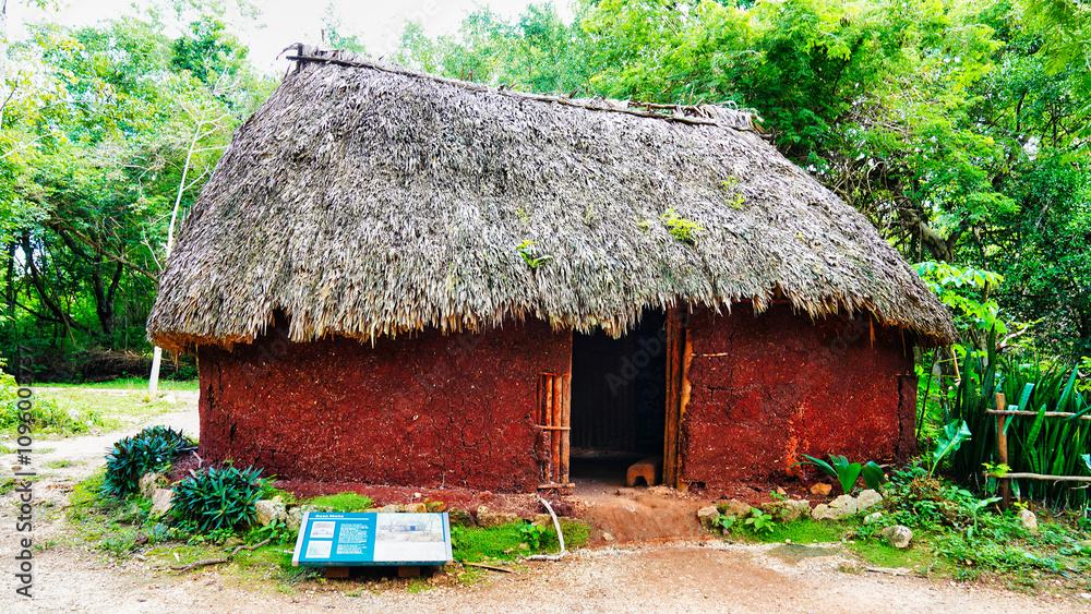 Replica of a Traditional Maya house built with plastered mud and straw and earthen floors,common dwelling during the late classical mayan period at Chichen Itza,Yucatan,Mexico Replica of a Traditional Maya house built with plastered mud and straw and earthen floors,common dwelling during the late classical mayan period at Chichen Itza,Yucatan,Mexico