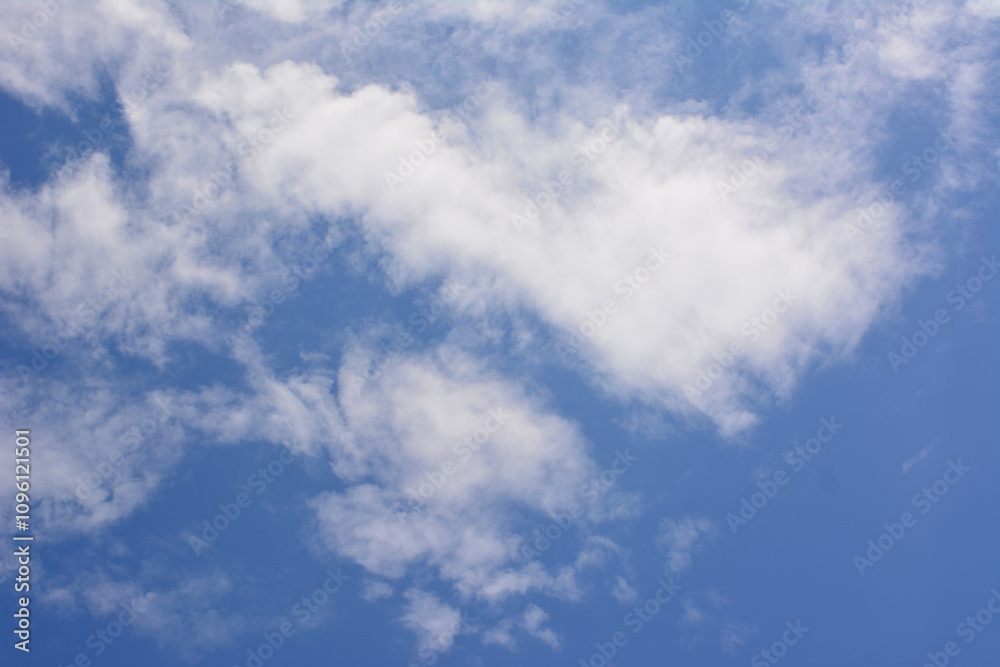 Fototapeta premium a cloud that is in the sky isolated wallpaper