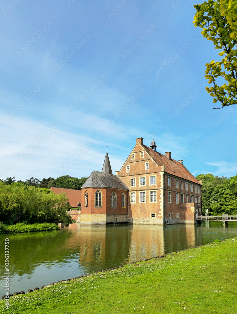Fototapeta premium Castle Huelshoff, Havixbeck, North Rhine-Westphalia, Germany, Europe.