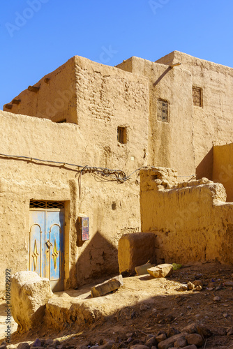 Obraz na płótnie Typical mud house village, in the Sahara Desert w salonie