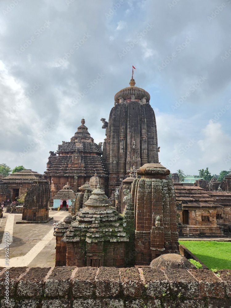 Fototapeta premium Bhubaneshwar, Odisha India - Oct 29 2024: Lingaraj Temple - a famous shiva mandir in Orrisa.