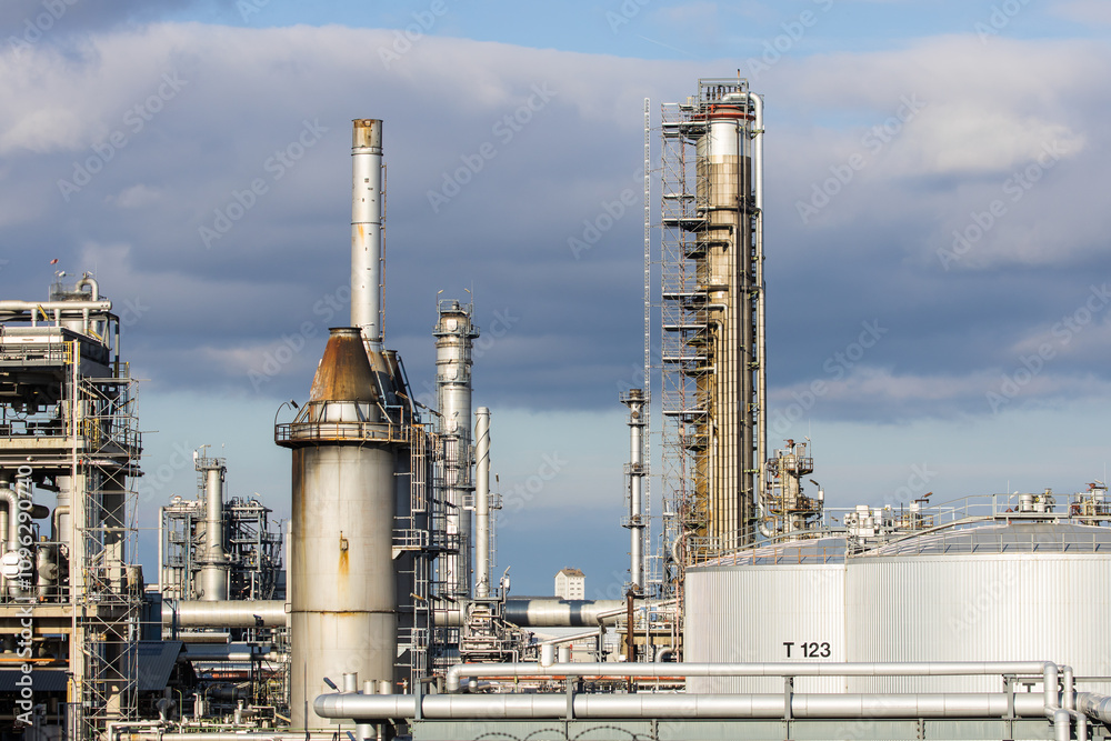 Fototapeta premium Refinery industrial plant with fuel tanks and fuel production facilities