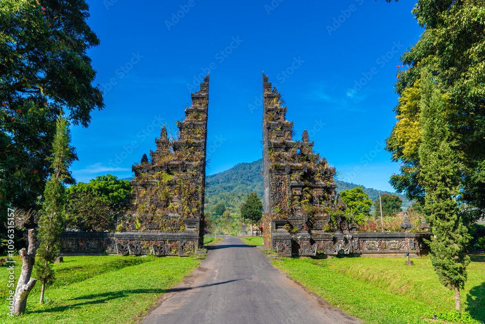Handara Gate is popular iconic entrance, symbolise the entrance from the outer world to the temple and until today is one of the famous Bali photos that loved by peoples Handara Gate is popular iconic entrance, symbolise the entrance from the outer world to the temple and until today is one of the famous Bali photos that loved by peoples