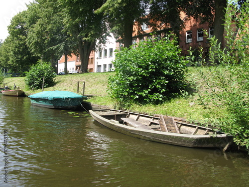 Gracht mit Kähnen in Friedrichstadt photo