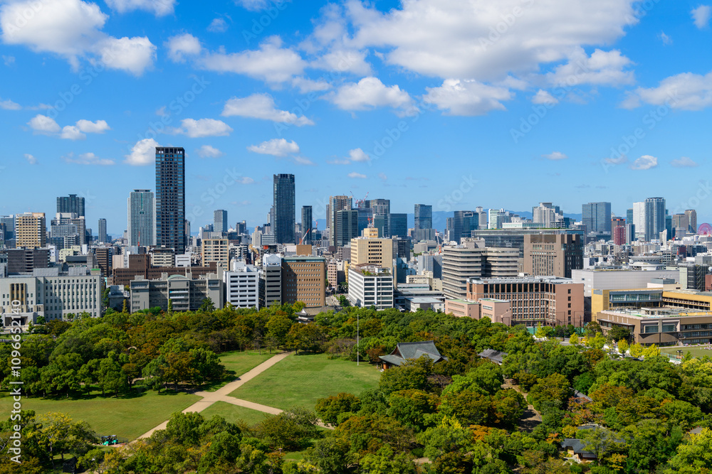 Fototapeta premium Landscape of building with blue sky from osaka castle viewpoint. osaka city JAPAN