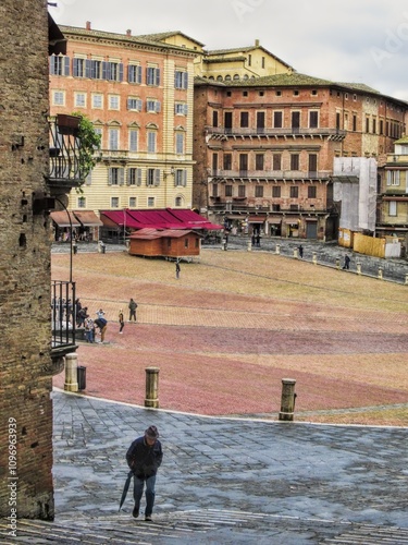 Obraz na płótnie siena, italien - piazza del campo an einem verregneten tag w salonie