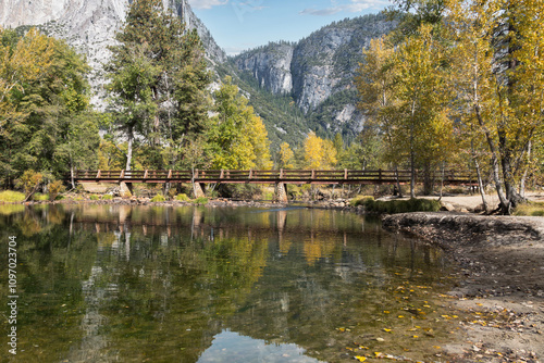 Yosemite Valley footbridge ...