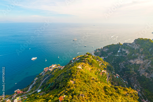 Obraz na płótnie The photo showcases the scenic villas of Ravello and its surroundings, set atop cliffs with panoramic views, lush gardens, and charming architecture that capture the essence of Italy’s Amalfi Coast. w salonie