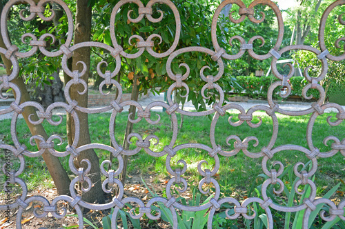 Fragment of a fence lattice