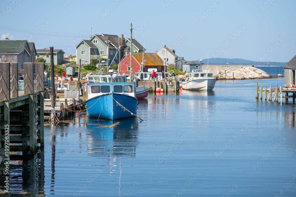 Obraz premium Boats on the docks at Peggy's Cove in Nova Scotia, Canada.