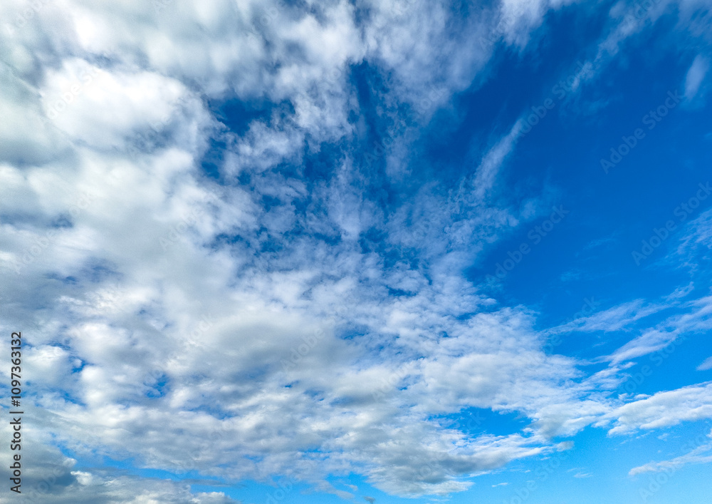 Cielo con nubes y viento