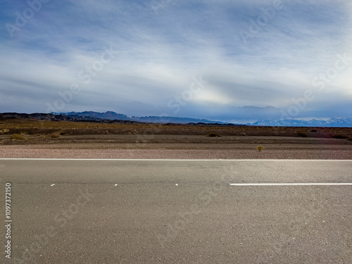 Paisaje de ruta y montaña